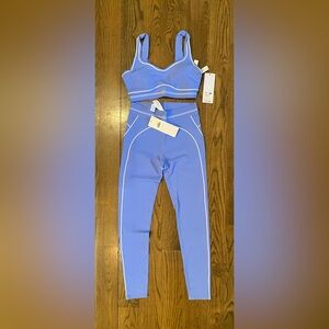Alo Yoga Hearthrob airbrush leggings and sports bra size medium Nwt’s